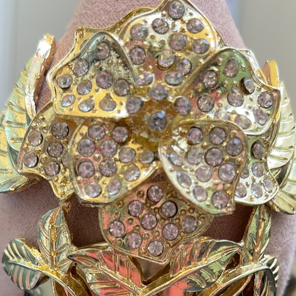 NWOT Elegant JUSTFAB Blush Pink Suede PUMPS Embellished with GOLD - Picture 3 of 7